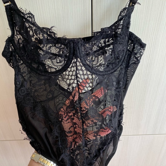Sheer lace bodysuit - Picture 2 of 5